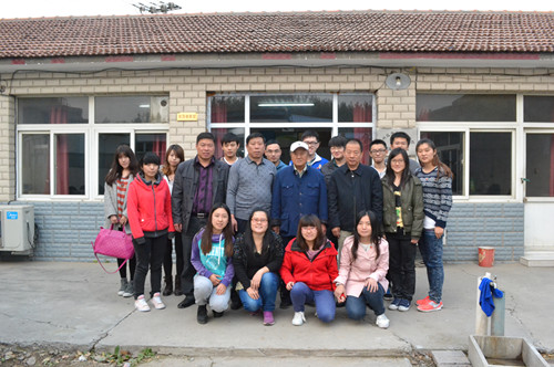 在该村党支部书记刘学正的引导下,大家各抒己见对新农村的建设提供图片